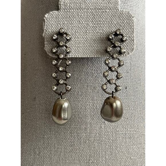 Vintage silver color dangling earrings rhinestones and faux pearls - Picture 3 of 7